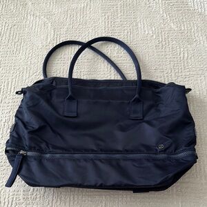Lululemon 20L tote